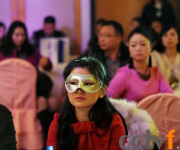 人߶׻ᡡϷУ֪ŮʦƼ