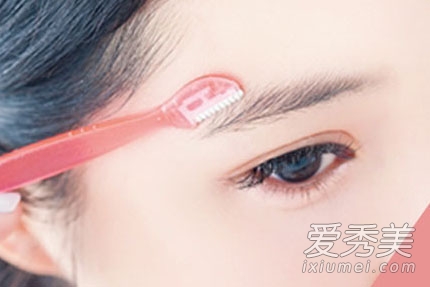 女神彩妆标配！粗眉+红唇颜值翻倍