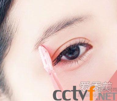 女神彩妆标配！粗眉+红唇颜值翻倍