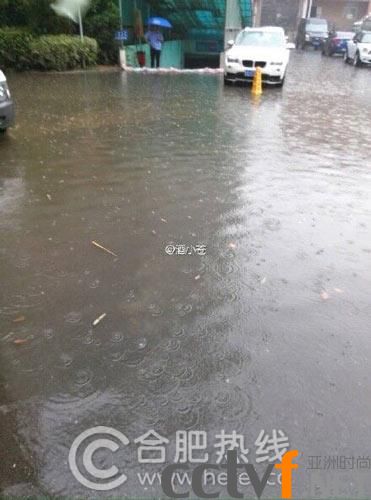 暴雨下合肥街景