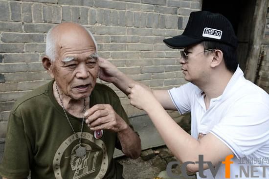黄海波受访不提嫖娼 揭嫖娼当场被抓的男星：某导演搞三P
