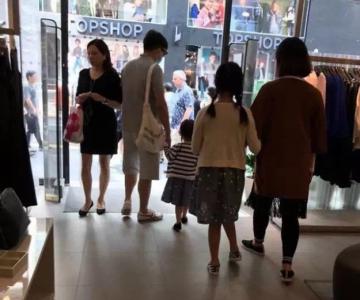 网友香港偶遇黄磊 一家四口幸福羡煞旁人