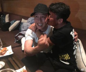 王宝强探班甄子丹，兄弟相拥尽显真性情