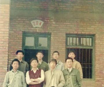 刘强东晒中学照片  呼吁国家降电价！