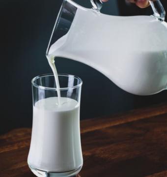喝牛奶美白吗，每天喝牛奶有美白肌肤的功效吗